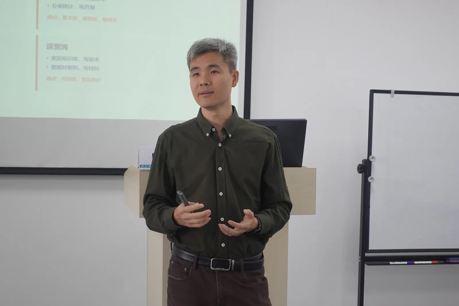 闫伟老师在平安融易培训现场授课